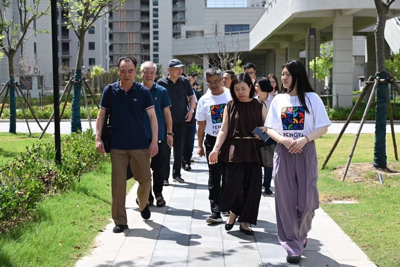 上海不動産経済協会の代表団が「豊発未来・臨港コミュニティ」を調査